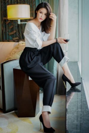 女大学生的沙龙_1080高清完整版播放